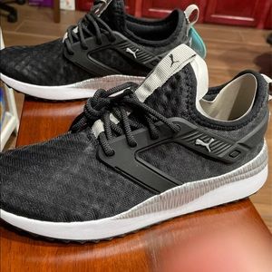Women’s puma sneakers size 6.5